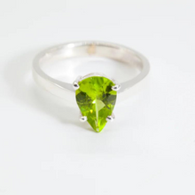 Load image into Gallery viewer, Green Peridot Silver Teardrop Cut Ring (1.7ct)