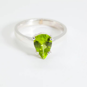 Green Peridot Silver Teardrop Cut Ring (1.7ct)