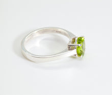 Load image into Gallery viewer, Green Peridot Silver Oval Cut Ring (1.68ct)