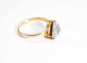 Blue Aquamarine Gold Trillion Cut Ring (3.5ct)