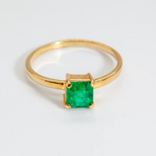 Load image into Gallery viewer, Green Emerald Gold Princess Cut Ring (.86ct)