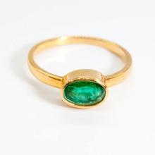 Load image into Gallery viewer, Green Emerald Gold Side Mounted Oval Cut Bezel Ring (1.15ct)