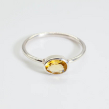 Load image into Gallery viewer, Yellow Aquamarine Silver Side Mounted Oval Cut Ring (.8ct)