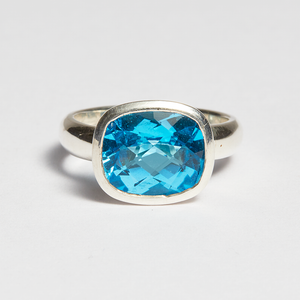 Swiss Blue Topaz Silver Side Mounted Oval Cut Bezel Ring (6.29ct)