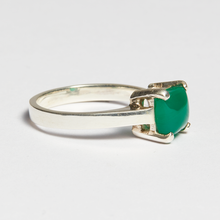 Load image into Gallery viewer, Green Onyx Silver Princess Cut Ring (1.90ct)