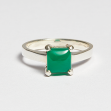 Load image into Gallery viewer, Green Onyx Silver Princess Cut Ring (1.90ct)