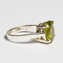 Load image into Gallery viewer, Green Peridot Silver Round Cut Ring (4.33ct - 4.75ct)