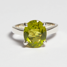 Load image into Gallery viewer, Green Peridot Silver Round Cut Ring (4.33ct - 4.75ct)