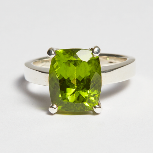 Green Peridot Silver Cushion Cut Ring (6.97ct)