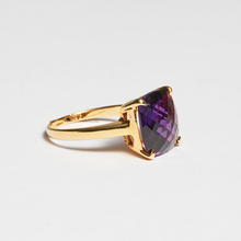 Load image into Gallery viewer, Purple Amethyst Gold Cushion Cut Ring (4.93ct)