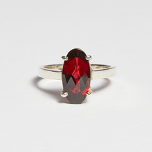 Load image into Gallery viewer, Red Garnet Silver Oval Cut Ring (4.32ct)