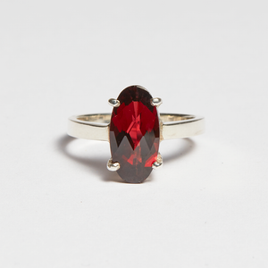 Red Garnet Silver Oval Cut Ring (4.32ct)