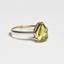 Load image into Gallery viewer, Green Peridot Silver Pear Cut Ring (1.72ct)