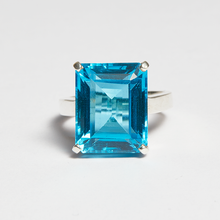 Load image into Gallery viewer, Swiss Blue Topaz Silver Emerald Cut Ring (20.88ct - 20.98ct)