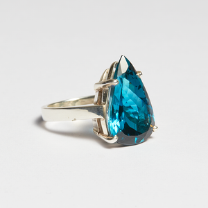 London Blue Topaz Silver Pear Cut Ring (15.88ct)